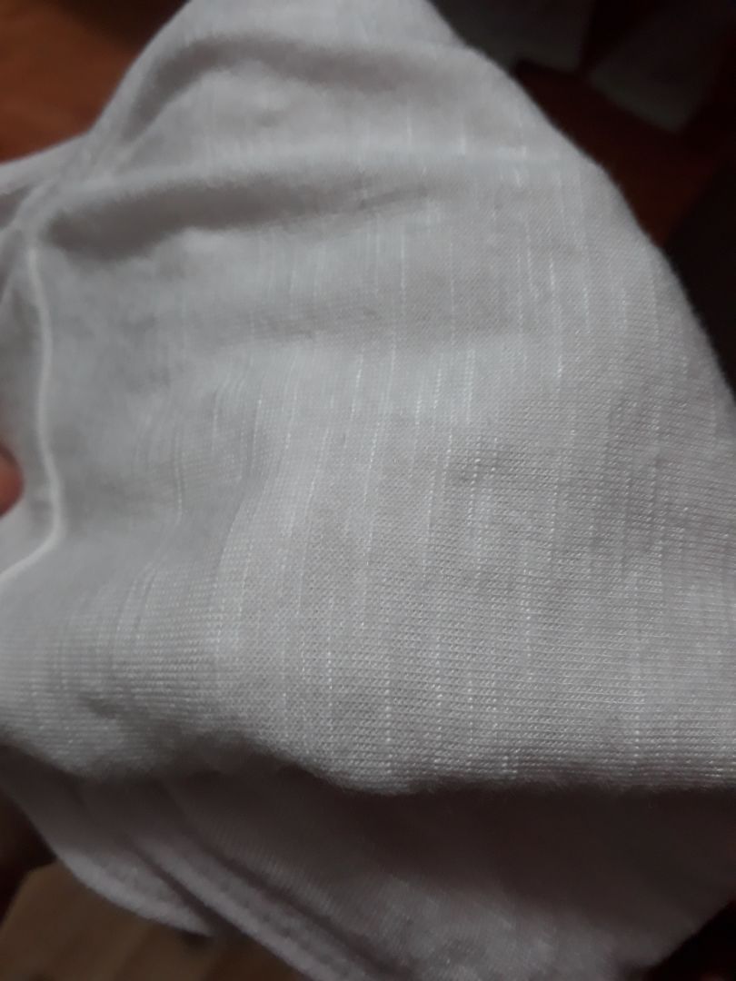 So với combo cùng hãng ( loại có nơ) thì quần trơn này chất vải thích hơn, mặc thoải mái. Quần sẽ bai dão sau nhiều lần giặt nên mn cứ mua đúng size nhé, giặt vài lần dão ra là vừa ;)