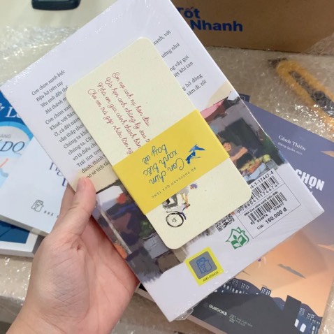 tiki như nhà sách trên sàn điện tử đối với mình vậy, nên từ chất lượng, giá cả đến vận chuyển luôn ưng cực kì luôn. sách được đóng gói kĩ càng, nguyên vẹn khi đến tay, không df móp méo hay quoăn góc gì hết. còn được tặng cái phần kẹp sách xinh cáa