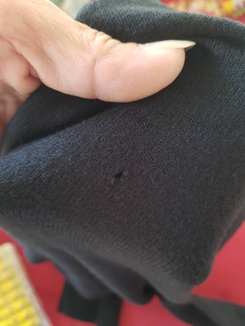 Chất liệu vải khá tốt hàng giao đúng mẫu mỗi tội bị rách 1 lỗ nên là 4*thôi Chất liệu vải khá tốt hàng giao đúng mẫu mỗi tội bị rách 1 lỗ nên là 4*thôi