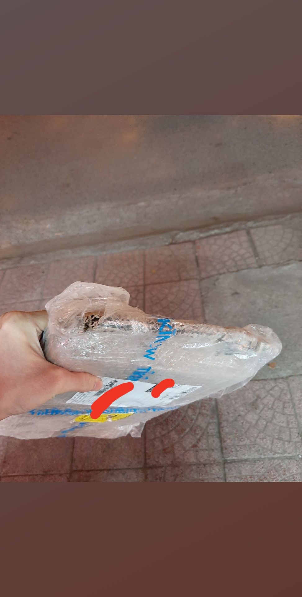 hôm nay đọc xong sách nên mới có thời gian viết review được sách.sách tốt , sạch sẽ, nội dung hay nhưng đơn vị vận chuyển Best giao hàng quá TỆ. sách rất đẹp nhưng vận chuyển ném hàng rất vô ý thức làm bung hết cả 2 góc của hàng hóa ảnh hưởng phần nào.đó đến sách của mình. đề nghị Tiki xử lý đơn vị vận chuyển. nhưng đây lỗi của nên vận chuyển còn nhà bán hàng thì chất lượng sách rất tốt nên mình vẫn cho 5 sao. cảm ơn Tiki rất nhiều khi bán những cuốn sách chất lượng tốt như v❤