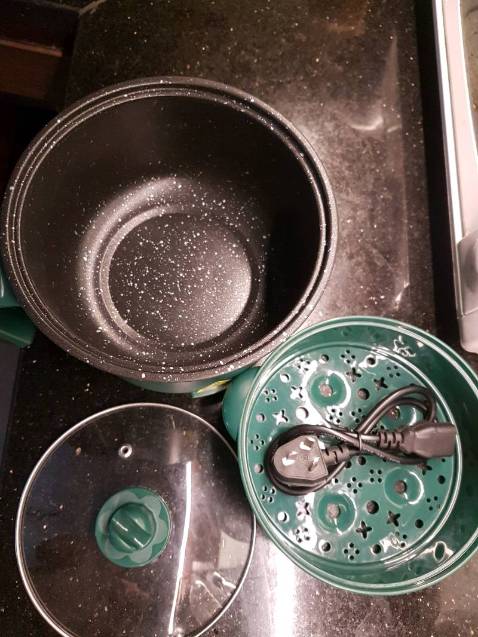 Đóng gói chắc chắn , giao hàng cũng nhanh. Sản phẩm trông cũng ok. Nhưng phích cắm 3 chân , nhà mình phải mua thêm ổ cắm nối nữa. mỗi cái đó là hơi phiền thôi
Hàng nhẹ, mới, nóng nhanh, nước sôi trong 5 phút, giá cả hợp lý, giao hàng đóng gói ok, thank shop nhiều nhé. cho 5 sao cho sản phẩm này!! Hàng dùng 1 người khá tốt, tiện lợi nhanh chóng. tôi sẽ còn ủng hộ.