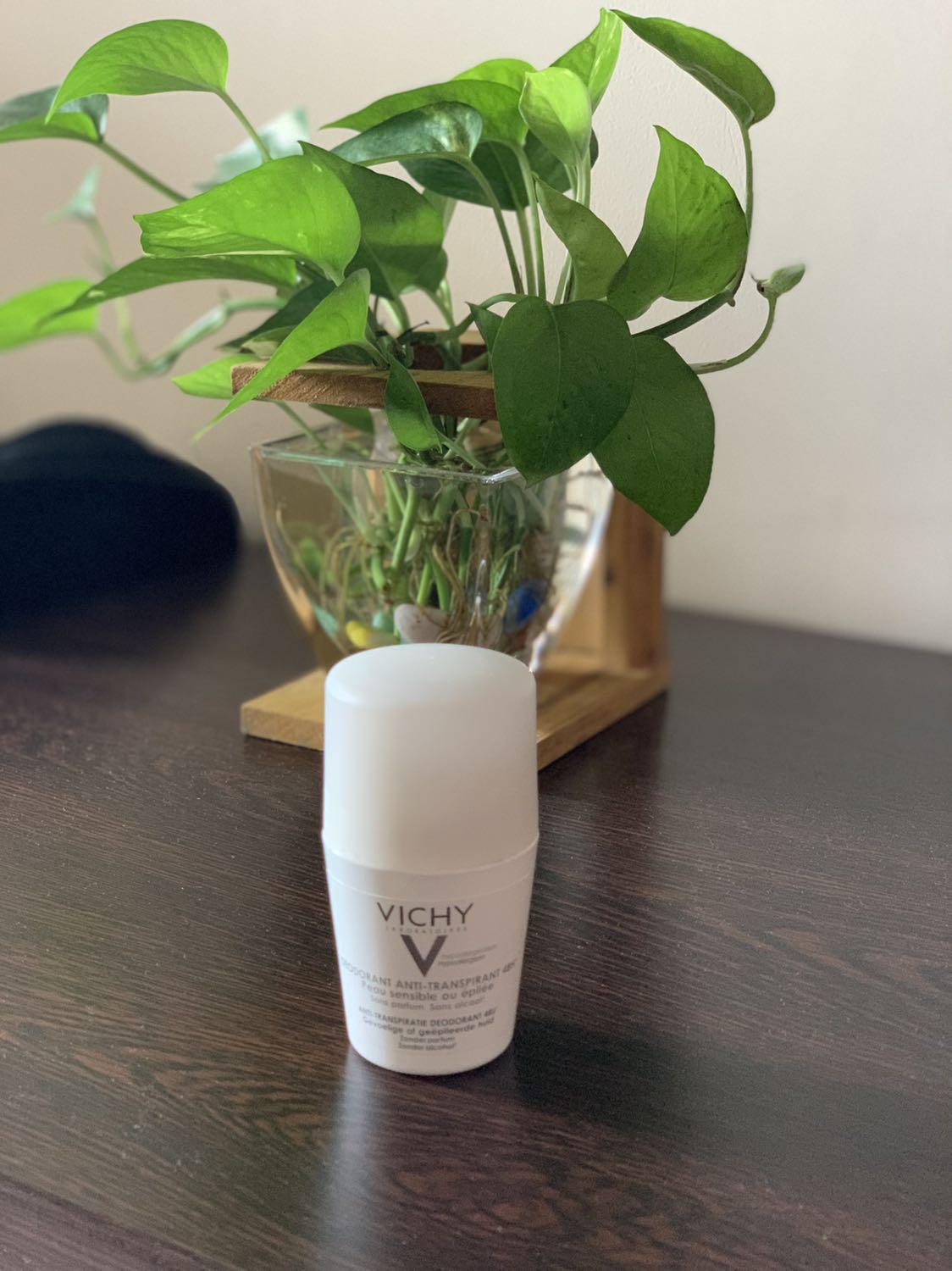 Giao hàng nhanh, đóng gói cẩn thận, nhưng khi nhận hàng mình thấy hàng không có hộp, cũng không có guarantee, không giống hàng mới,mình có chụp hình lại, hơi thất vọng!