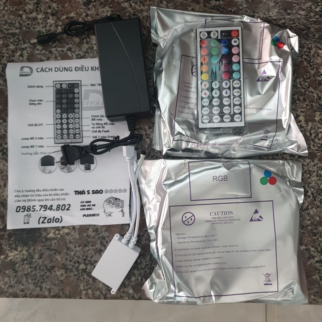 Cảm giác nhà cung cấp ở ngay nhà mình khi mà 16h hôm trc đặt thì 10h hôm sau nhận. Thương anh shipper mưa gió lạnh 9 độ mà vẫn giao nhiệt tình.
Điều khiển đủ màu cả, không nháy, nháy nhanh, nháy chậm, tăng sáng, giảm sáng....