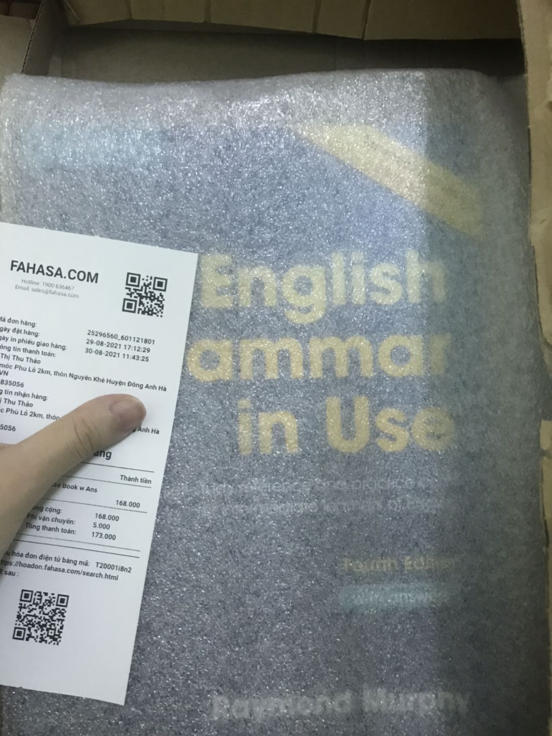 Lần đầu mua hàng trên Fahasa rất ưng ạ. Sách tuy là sách photo từ bản gốc nhưng chất lượng thì ko cần bàn tới ạ. Rất tuyệt vời, giấy in và mực ib vô cùng sắc nét. Nhà sách còn in bill nữa ạ. tuy sách được ghi bằng tiếng anh hết nhưng mà đây cũng là một cách để mình học thêm từ mới. Ncl ưng lắm ạ.