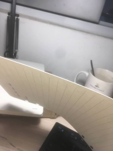 10 điểm cho chất giấy, giấy rất dày, viết thậm chí không thấy vết hằn, mặt giấy mịn, viết bút máy cực êm.
Chân ái, chân ái. 
+1 điểm vì còn là hàng Việt Nam nữa.
-1 vì lỗ giấy bấm vẫn còn hơi nham nhở chút.
Tổng kết vẫn là 10 :))))))))))))))
Nhưng thực sự rất mong bên công ty để ý phầm lỗ giấy, rất mong luôn.