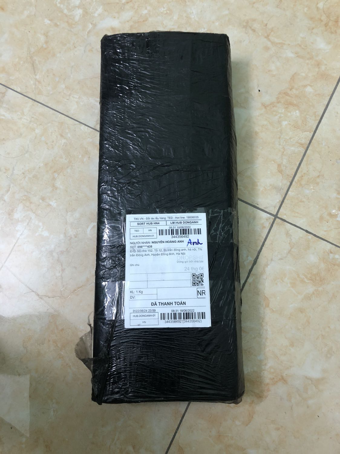 Sản phẩm mới, rất đẹp. So với mức giá thỳ rất ok. 
Chỉ có điều đã đặt loại không tiếng rồi nhưng gõ vẫn kêu tạch tạch. Mới đầu cứ tưởng là bàn phím tiêu âm.
Nói chung ổn. Anh em nên nào ko làm văn phòng thỳ mua được. Còn làm ở văn phòng dùng con này thỳ vẫn hơi ồn!😄