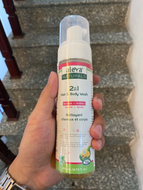 Bé nhà mình dùng rất thích, tạo bọt mềm mướt như kem, mùi hương không quá gắt, dễ chịu, mình dùng được cho bé nhà 1t với đứa cháu 4t, sẽ còn dùng tiếp.