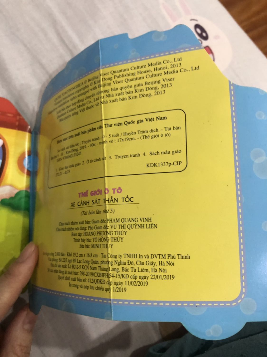 Mình đã mua sách trên tiki đến N lần mà lần đầu tiên nhận được quyển truyện vừa nát vừa bẩn lại còn nhàu thế này. K hiểu cái người lấy sách cho m có vấn đề về thần kinh k? rất là bức xúc cho thể loại bán hàng thế này