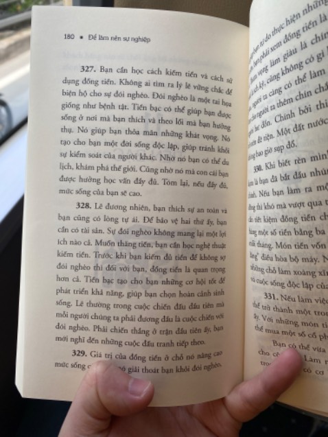 Sách thực sự hay, đúng như lời bình của anh Cảnh Bình, cuốn sách hữu ích cho mọi bạn trẻ. Dù sách viết cách đây khá lâu, nhưng các bài học đến giờ vấn rất đúng chứng tỏ giá trị vượt thời gian.