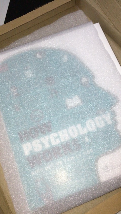 Sách nhiều vấn đề hay bổ ích. Thú vị lắm mọi người =))) rất thích hợp cho những bước đầu ai muốn tìm hiểu về tâm lý học. Nội dung bao quát và có nhiều vấn đề cần tìm hiểu chuyên sâu. (Mình cảm thấy bộ môn tâm lý nên đc đưa vào chương trình giáo dục chính luôn, để thấu hiểu chinh mình và ngkhac)