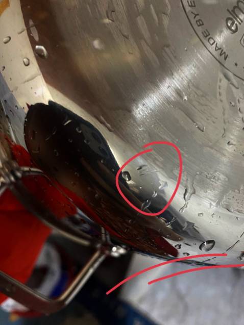 Mình mua bộ nồi này để tặng bà xã nhân ngày 8/3. Bà xã mình rất thích vì sự bóng đẹp của sản phẩm. Nồi khá dày và chắc chắn, tuy nhiên có 1 vết xước nhỏ tại 1 chiếc nồi có thể là do quá trình vận chuyển nhưng không ảnh hưởng đến chất lượng của sản phẩm.
Tiki giao hàng nhanh, đóng gói hàng chắc chắn nên mình khá an tâm.