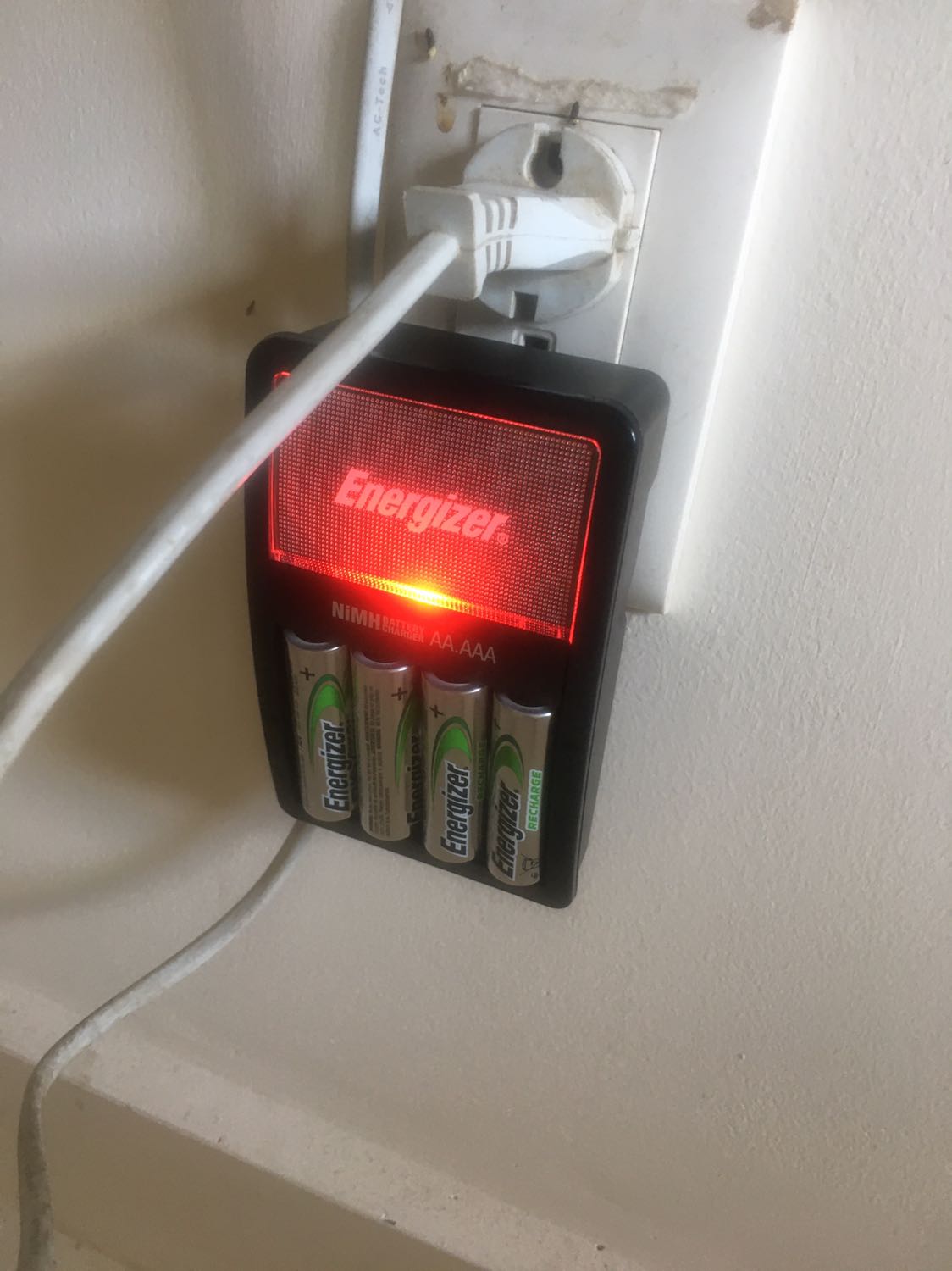 Sản phẩm giao đúng hạng, dùng thấy ok. Cần thời gian để biết xem sp có bền pin không. Vỏ sạc làm từ China nhưng pin thì made in Japan nhé các bạn. Được cái sạc này sạc thêm được các pin Aaa và aa luôn nên rất tiện lợi khỏi cần mua thêm sạc cho loại pin nhỏ. Sản phẩm giao đúng hạng, dùng thấy ok. Cần thời gian để biết xem sp có bền pin không. Vỏ sạc làm từ China nhưng pin thì made in Japan nhé các bạn. Được cái sạc này sạc thêm được các pin Aaa và aa luôn nên rất tiện lợi khỏi cần mua thêm sạc cho loại pin nhỏ.