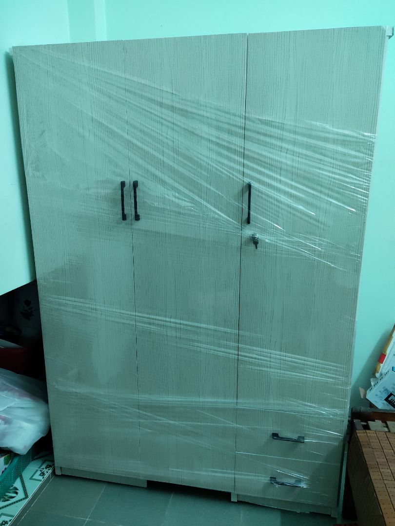 sản phẩm tủ nhựa nên khá mỏng, dễ vỡ. Khi giao hàng với 1 sản phẩm cồng kềnh và dễ vỡ như vậy mà lại dùng xe máy nên khá là không hài lòng. ưu điểm duy nhất là nhẹ