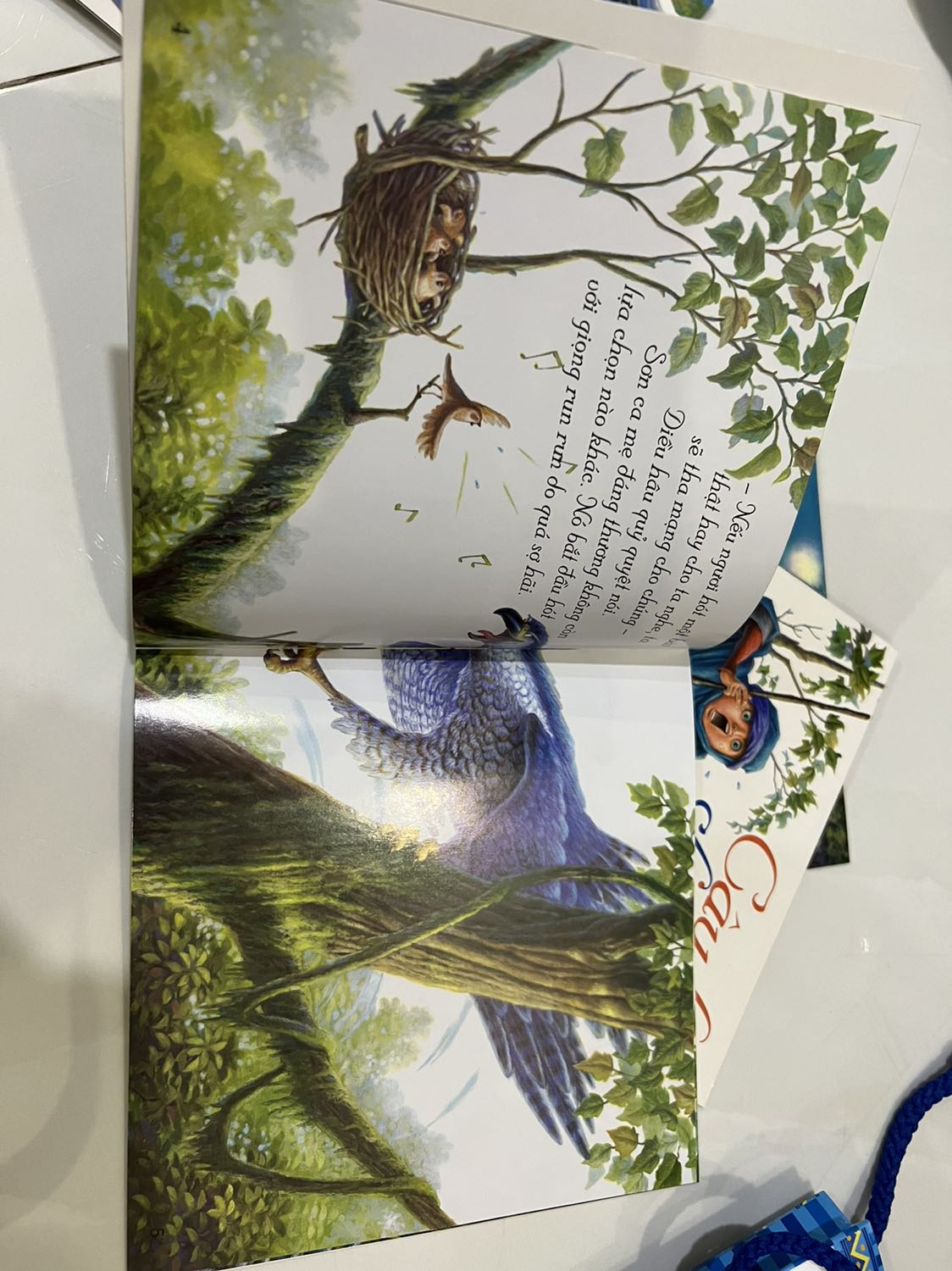 Đóng gói cẩn thận, còn seal, sách hình vẽ bên ngoài hơi dữ và gian ác, bên trong chữ in đẹp, dễ đọc. Câu chuyện ngắn gọn, súc tích và có bài học dễ hiểu cho các bé 👍