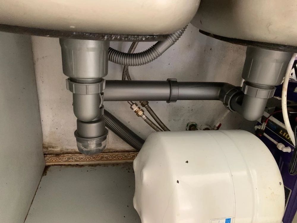 Sản phẩm dầy, chất liệu nhựa ổn, lắp đặt gọn gàng, nước thoát tốt, tối ưu được không gian tủ bếp. Shop nhiệt tình, bán hàng có tâm, nên mua ủng hộ shop này.