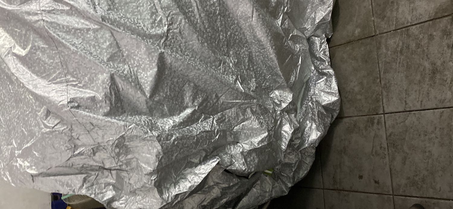 Giao hàng không đúng kích cỡ xe ( quá lớn so với xe mình, thùng thình vô cùng) mình muốn đổi lại size nhỏ hơn, mong tiki liên hệ với shop xúc tiến đổi hàng lại cho mình nhe. Mình hứa sẽ đánh lại 5 sao sau khi shop liên hệ hay chat với mình