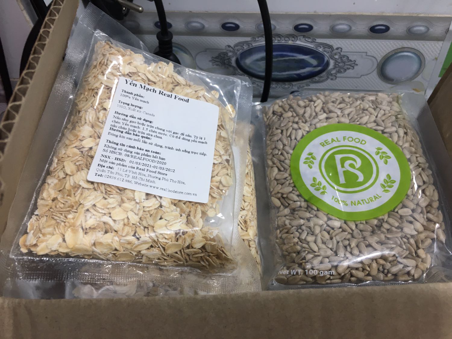 Được tặng kèm 3 gói yến mạch mà sao gửi nhằm mình 4 gói luôn