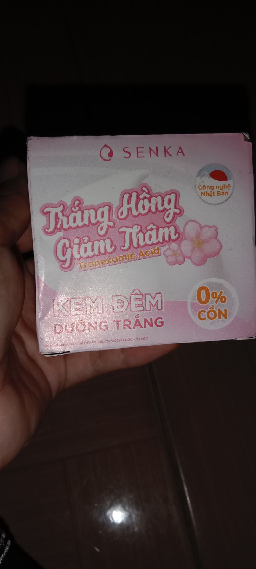 sản phẩm OK, giúp da trắng hồng tự nhiên, mềm mịn, không gây bết dính khi thoa....