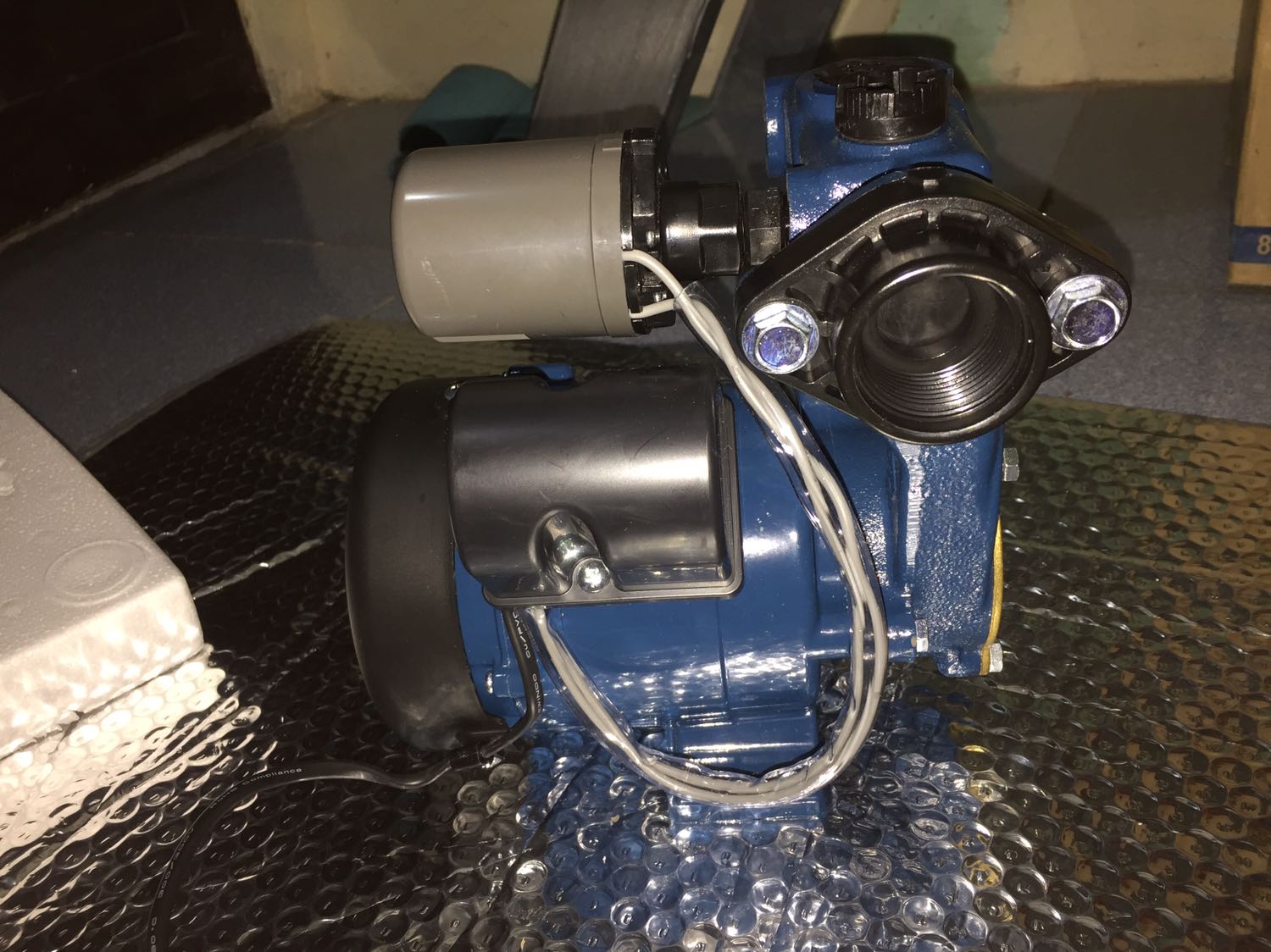 Máy mới mà đã bị han gỉ hết bên trong. Chất lượng quá chán. Hơi bị thất vọng...