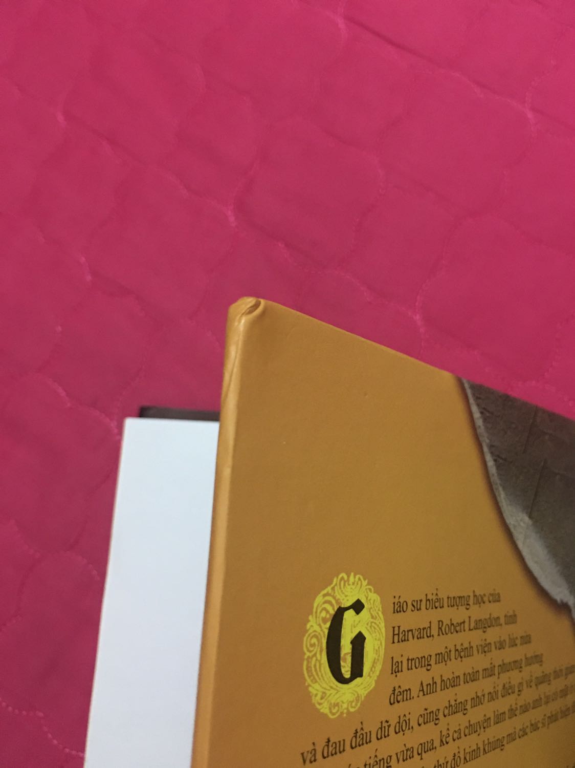 Chất lượng giấy tốt, tuy nhiên cách đóng gói của Tiki quá cẩu thả, ko có bọc chống sốc nên sách bị móp 1 chút, rách áo bì ngoài 1 chút