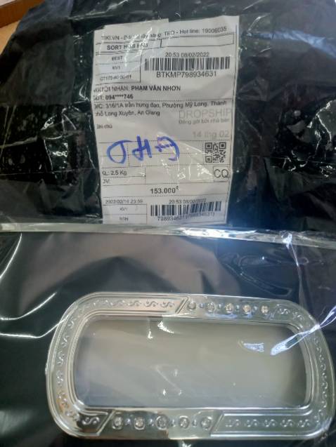 tôi mua 02 bộ túi treo đồ sau ghế ô tô, xe hơi sau lại giao 02 hôp khăn giấy