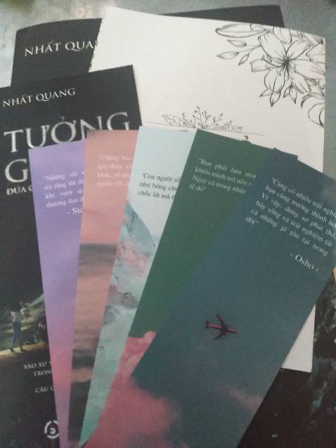 Giao hàng nhanh, đóng gói cẩn thận. Về phần nội dung, sách có sự xuất hiện của các nv cổ tích, thú vị vô cùng. Đọc còn đang dang dở nhưng thấy nó rất hayyyyyyy