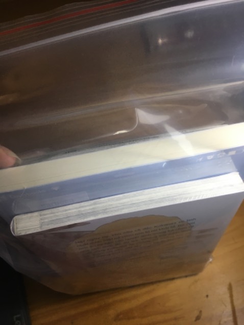 Sách đẹp còn nguyên bọc, tuii bỏ vô bọc rồi nên lười mở ra quá mm chịu khó nhìn qua nha