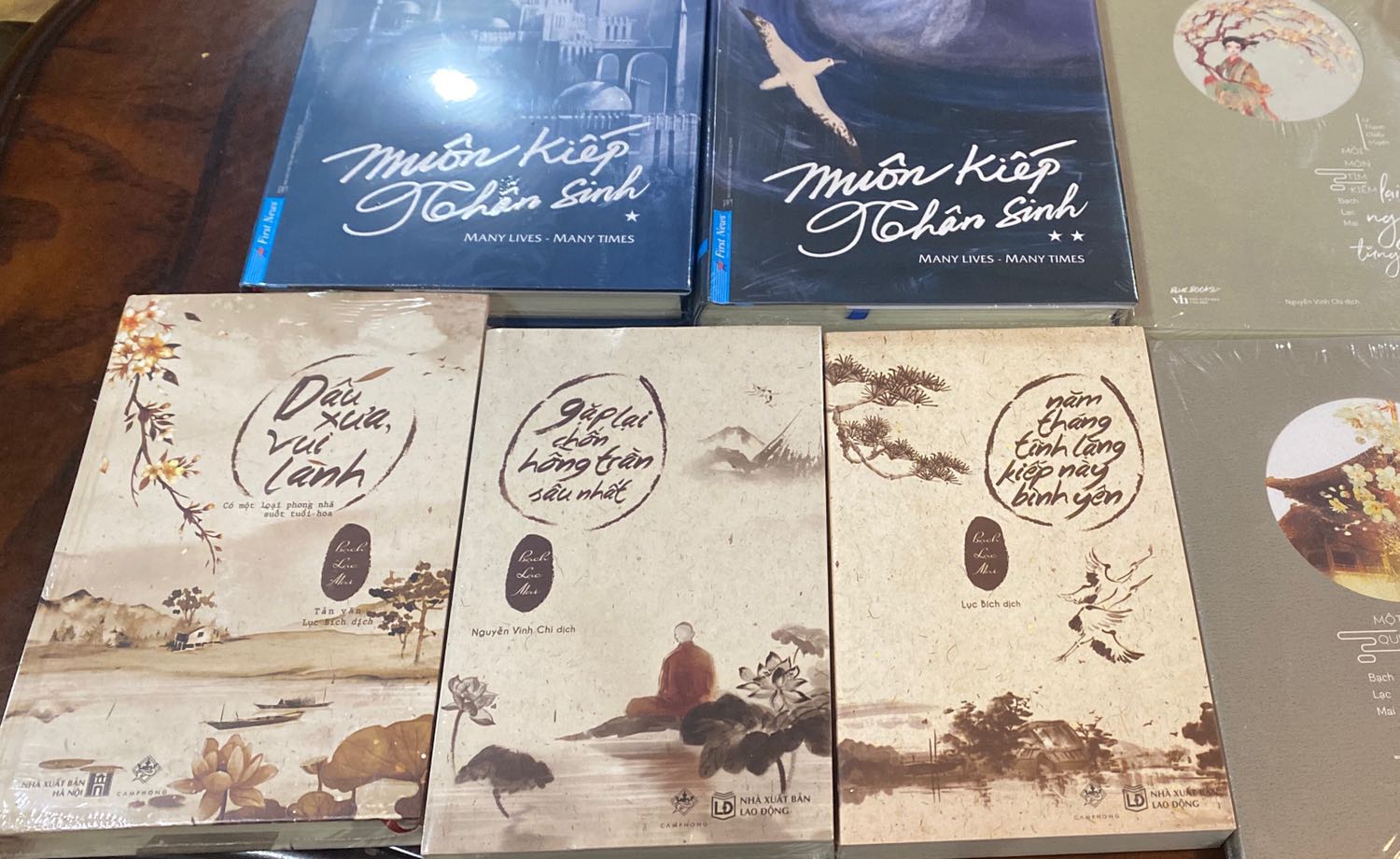 Giao hàng nhanh, sách nguyên seal không móp méo. Sẽ ủng hộ thêm cho shop.