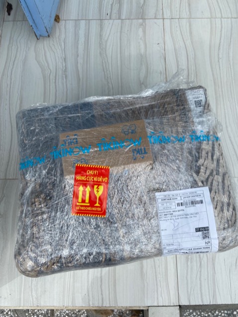 Đóng gói kĩ, giao nhanh đặt chiều hôm trước là sáng hôm sau đã giao. Độ bền thì sd thời gian mới biết 😄 Mình săn được với giá 834k khá rẻ còn đc tặng thêm chảo