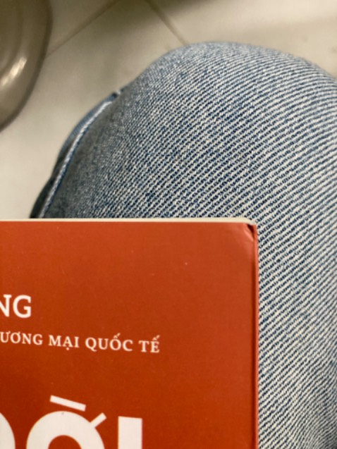 Tiki đã thay đổi hình thức đóng gói từ hộp giấy sang túi chống sốc. Cá nhân mình thấy ko phù hợp với đơn hàng sách lắm. Sách mình nhận về bị gãy góc bìa như hình. Hình như mấy đơn gần đây mình mua Tiki sách không thì không có đơn nào mà không có vấn đề về sản phẩm.