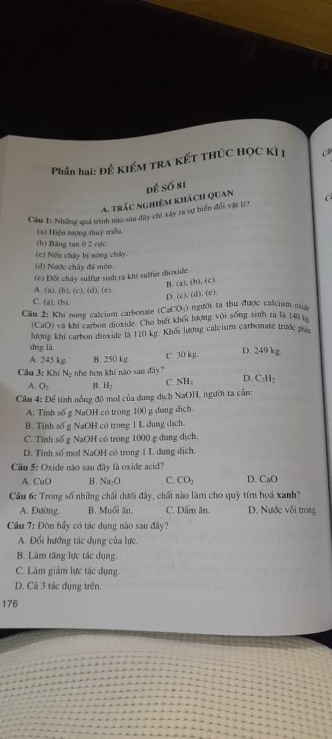 Sách gói cẩn thận, còn nguyên niêm phong, túi bọc bên ngoài, không bị bóp méo.
Khá sát với chương trình học, tuy nhiên chỉ có 13 câu hỏi mỗi đề, mình thấy hơi ít, khoảng 15 câu thì oke hơn. Phù hợp với cả sách kết nối và chân trời. Gúp học sinh nắm được kiến thức cơ bản, không có câu hỏi nâng cao nhé.
Nên mua nha mọi người!