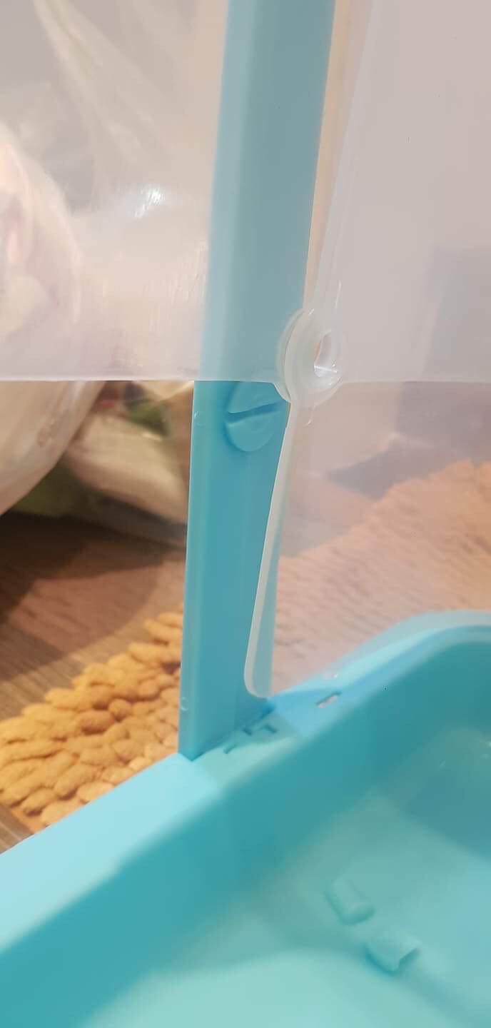 Gãy tai nhựa.
Nguyên nhân: 
- Hàng ko đóng hộp mà chỉ bọc nilon bên ngoài  trong quá trình vận chuyển chỉ 1cần tì nhẹ cũng làm gãy tai.
- Tai mỏng, ko có khung đỡ nên rất dễ gãy.
Đề nghị Tiki đổi sp khác cho khách hàng hoặc nhận lại sp nếu ko đổi.