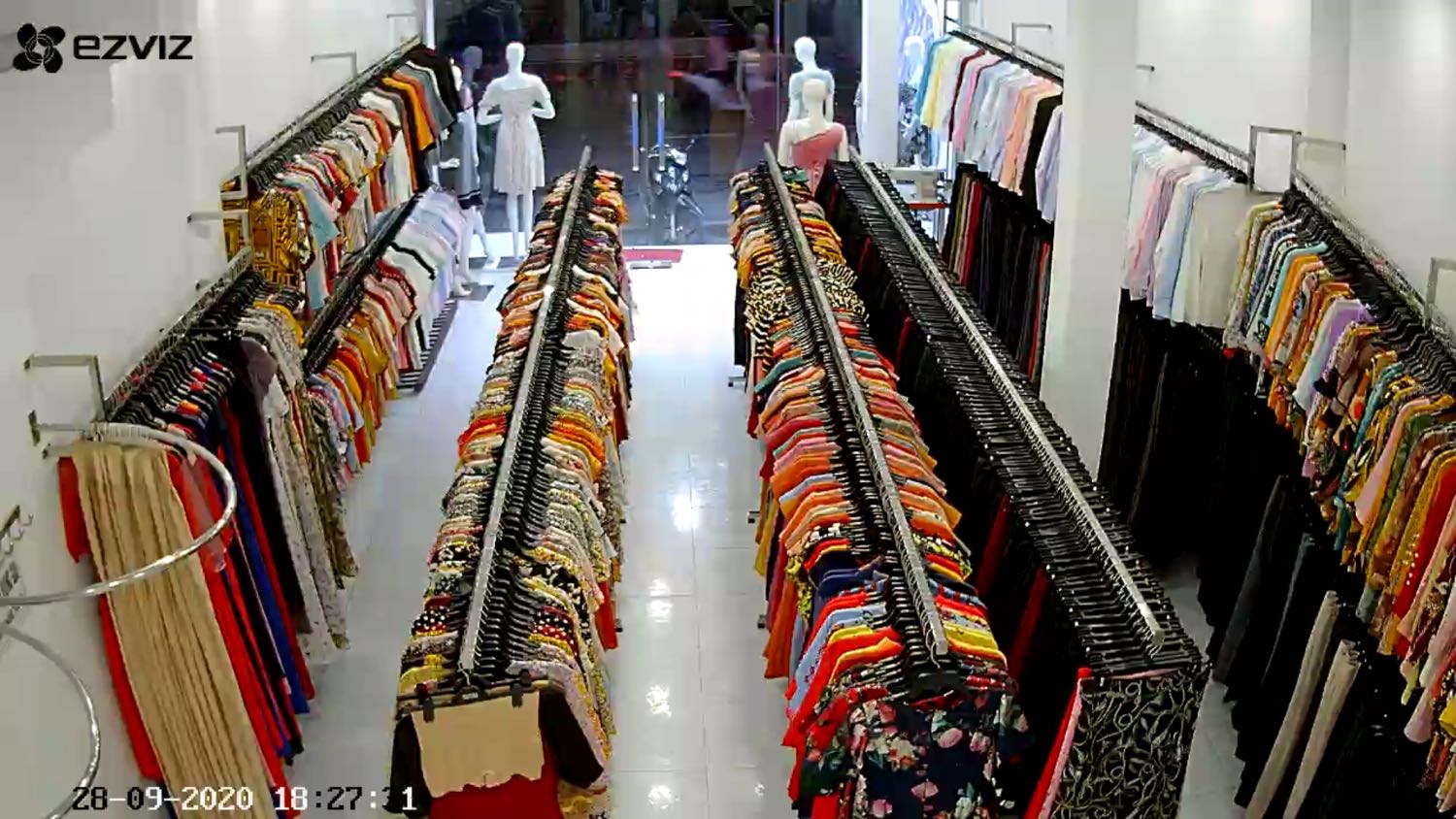 Mới nhận hàng lúc chiều 15h ngày 28-***
Mà đang *** thủ camera đã bị lỗi ngày tháng và giờ số lúc số đen lúc số trắng