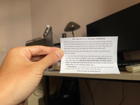 Shop giao hàng nhanh.
Sản phẩm có độ hoàn thiện rất đẹp, kính ôm mắt, không bị nước vào.
Tem phiếu bảo hành đầy đủ.
Đóng gói đẹp, kỹ càng.