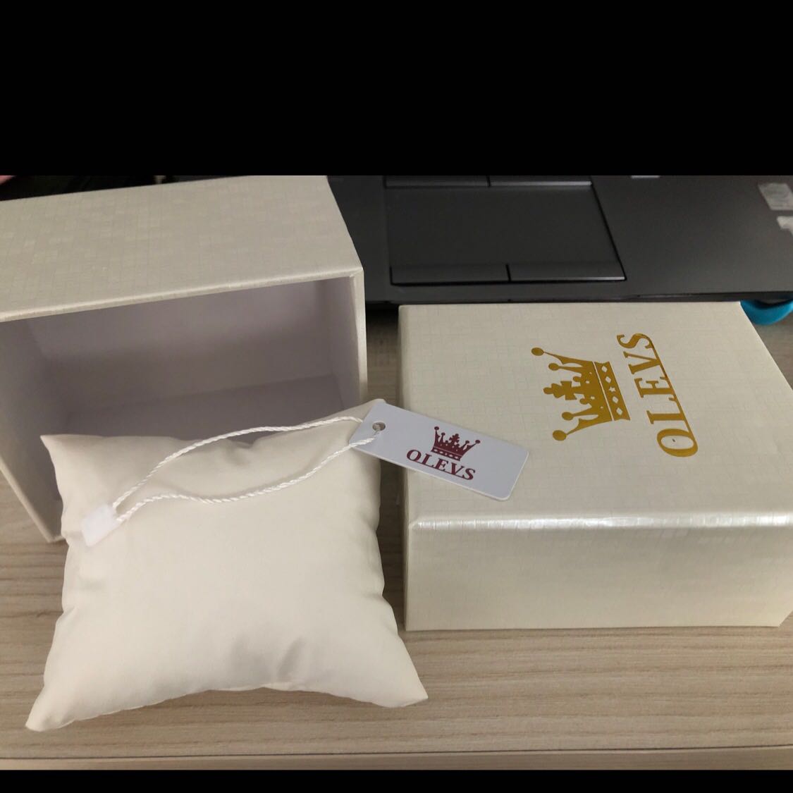 Shop hết uy tín, hơi cũ và trầy, giao hộp không đúng quảng cáo, phụ kiện không đầy đủ. Không hài lòng!