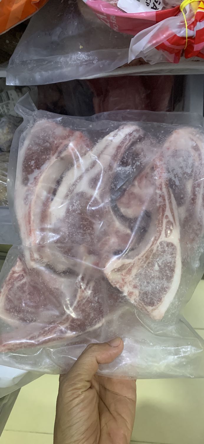 Sườn nhìn rất ngon, lượng mỡ nạc cân đối. Hàng đông lạnh nên giao nhanh, đến nơi vẫn còn lạnh cứng, giao hàng thân thiện