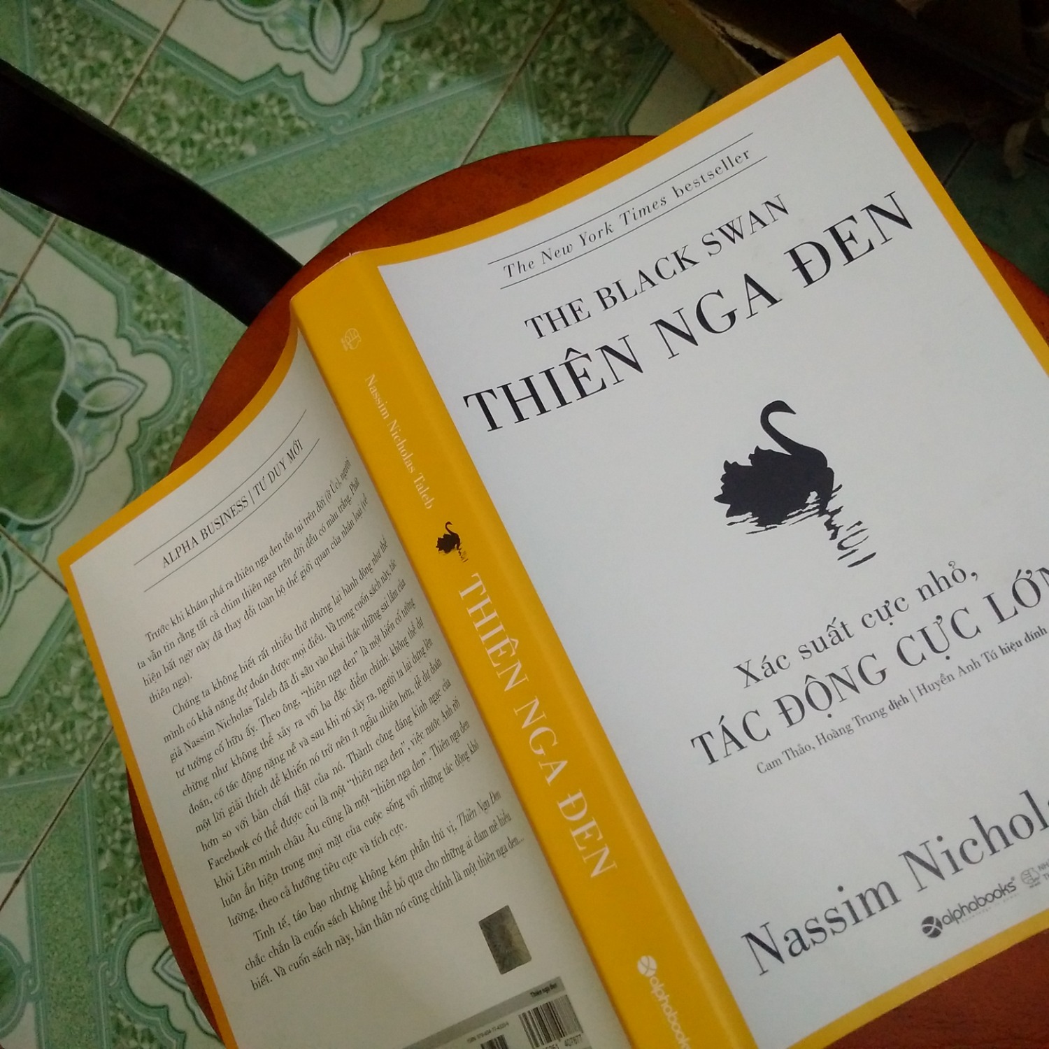 Quyển sách thú vị giúp nhìn nhận sự ngẫu nhiên và những hạn chế gặp phải trong việc đưa ra các dự đoán.kiểu như khi mua hàng ta rất tin vào trực giác nhưng đôi lúc nó khiến lựa chọn đó mất đi tính chính xác. Tiki giao hàng nhanh, dịch vụ tốt