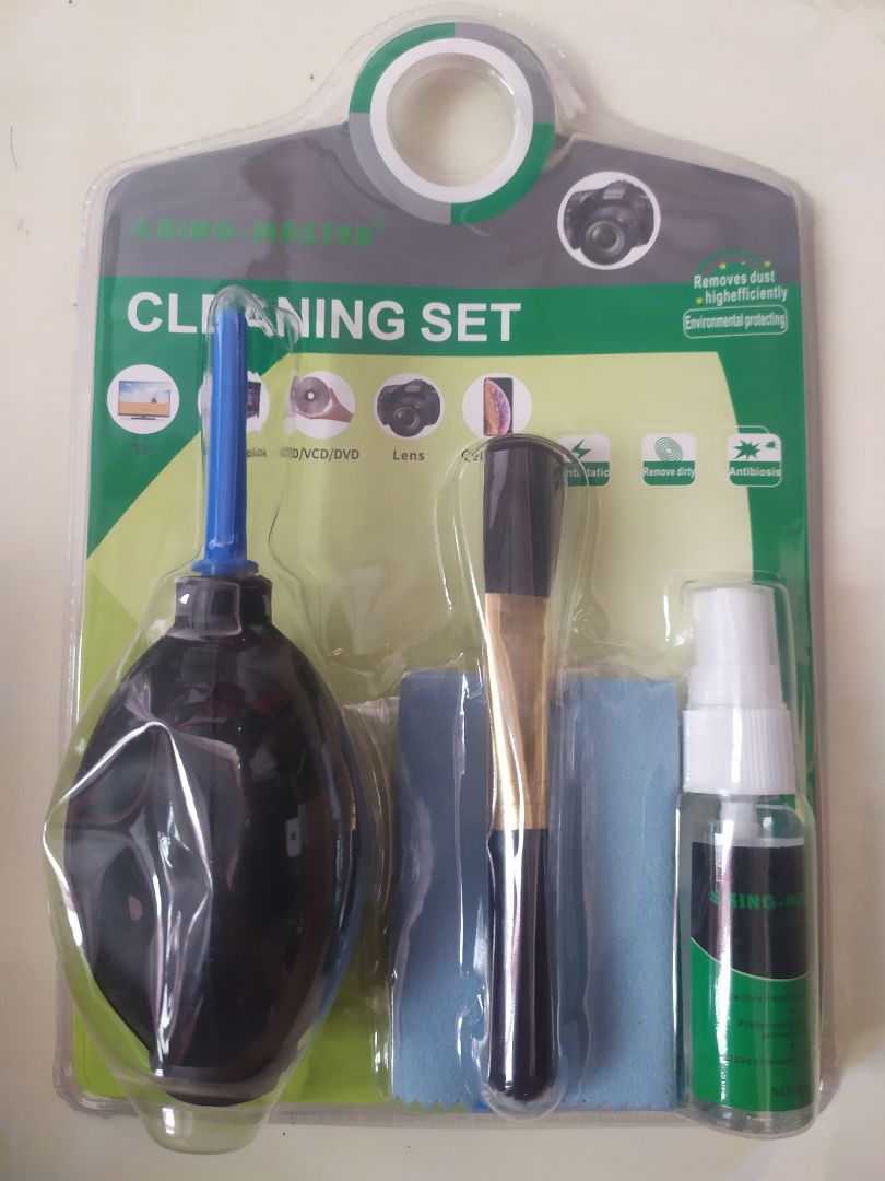 Đặt hồi khuya tới sáng giao hàng luôn. Nhận đầy đủ sản phẩm. Máy hút bụi nhỏ dùng tốt và tiếng máy hơi ồn. Bộ vệ sinh laptop này phù hợp với túi tiền