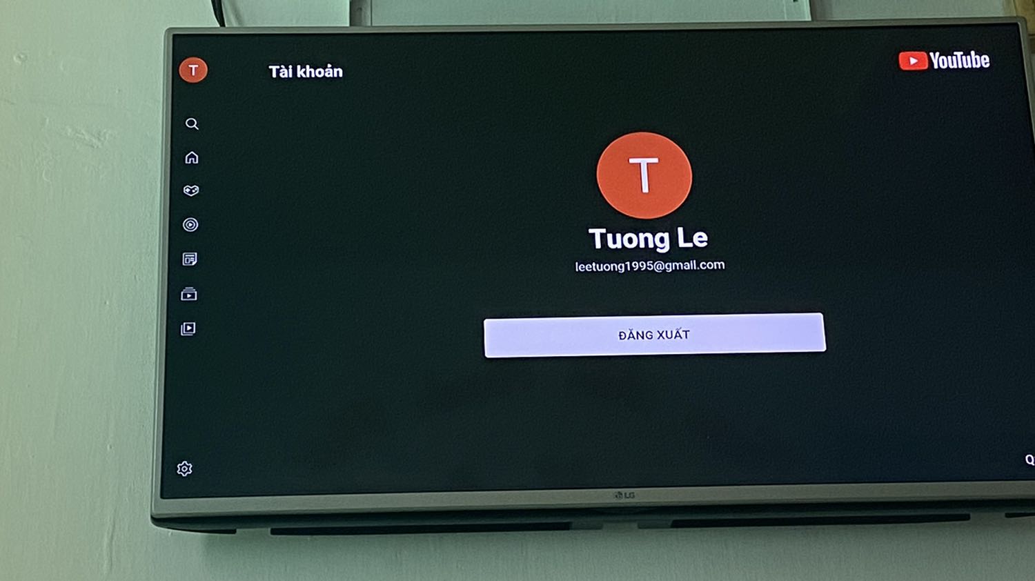 Hàng chính hãng:
Box bao gồm đầy đủ dây cáp để sử dụng: cáp lan rj45, cáp hdmi, cáp nguồn và có cả jack hoa sen (rca) cho tivi đời cũ.

Box chạy khá nhanh độ trễ ít, hình ảnh đẹp rõ nét so với truyền hình My Viettel nhà đang dùng.

Không có app Netflix: liên hệ với FPT để được hướng dẫn cài đặt, tuy nhiên là phiên bản cũ (có thể không phải của android tv) phải dùng chuột chứ dùng remote khá bất tiện.

Nhu cầu nếu chỉ xem tivi và coi youtube thì ổn.