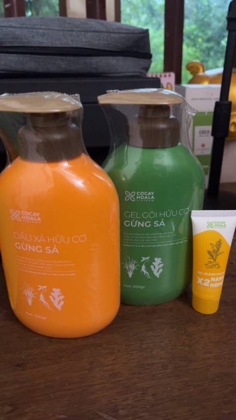 Mình thường thích đi gội đầu ở spa. Nhưng từ hôm mua em này về dùng thử thấy thích thật, nên giảm hẳn đi spa luôn ròi 😍.
À một điểm cộng nữa là e này thành phần thiên nhiên, lành tính nên hết mình sẽ mua tiếp 👌 Mình thường thích đi gội đầu ở spa. Nhưng từ hôm mua em này về dùng thử thấy thích thật, nên giảm hẳn đi spa luôn ròi 😍.
À một điểm cộng nữa là e này thành phần thiên nhiên, lành tính nên hết mình sẽ mua tiếp 👌