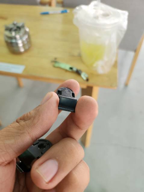 Cầm rất vừa tay và chắc..dùng cho nam nên thấy rất oke