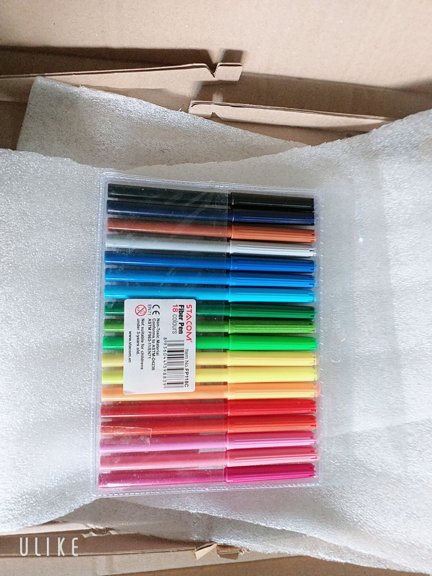 Màu hơi nhạt, nhưng bao bì đẹp bắt mắt. Hơi khó lấy ra và nhét vào 1 tí