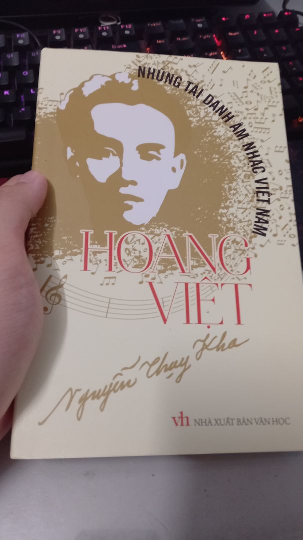 Sách được bọc và bảo quản cẩn thận. Chương phụ lục chiếm hơn một nửa quyển sách rồi.