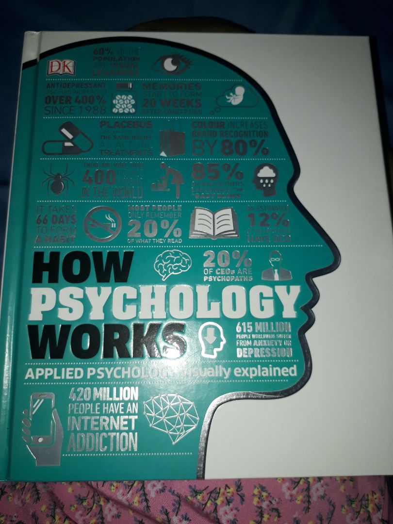 Sách giao mùa dịch nên hơi lâu nhưng fahasa đóng gói rất kĩ nên rất ưng. Sách mới rất đẹp cầm rất là thích có ánh bạc nhẹ nên nhìn xịn xò. Có hơi quăn góc xíu xiu thui nhưng chấp nhận đc. Nên mua
