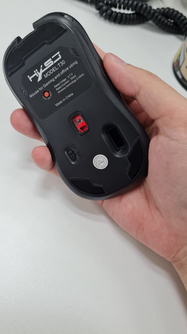 giao hàng nhanh. hàng giống ảnh, các nút bấm ok. chuột hơi nhỏ nhưng dùng VP ok. độ bền thì chưa biết cần theo dõi thêm giao hàng nhanh. hàng giống ảnh, các nút bấm ok. chuột hơi nhỏ nhưng dùng VP ok. độ bền thì chưa biết cần theo dõi thêm