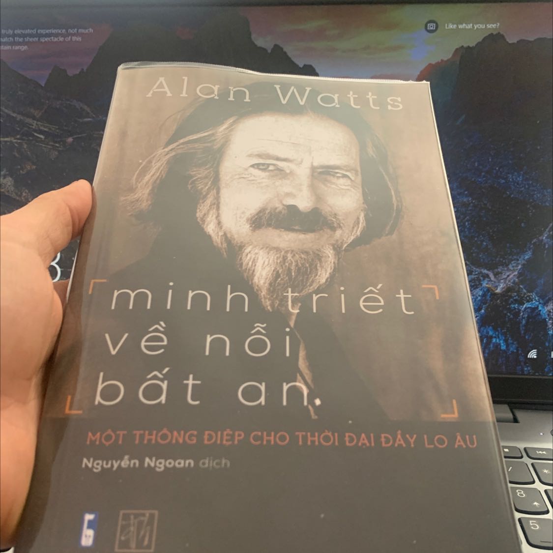 Sách đưa ta quay về với bản chất của mọi thứ, có thể bạn sẽ phá bỏ được những lầm tưởng và sống đúng cuộc đời mà ta đang sống. Sách đưa ta quay về với bản chất của mọi thứ, có thể bạn sẽ phá bỏ được những lầm tưởng và sống đúng cuộc đời mà ta đang sống.