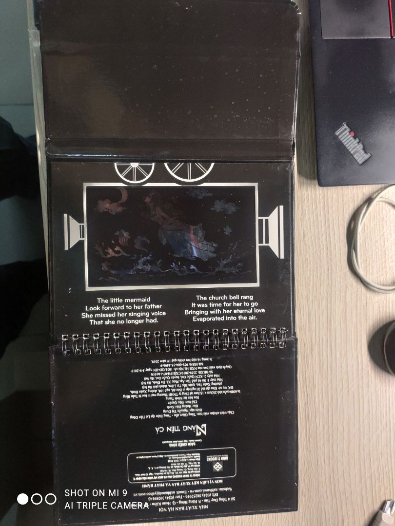 sách cũ, bị trầy xước rất nhiều, bị rách