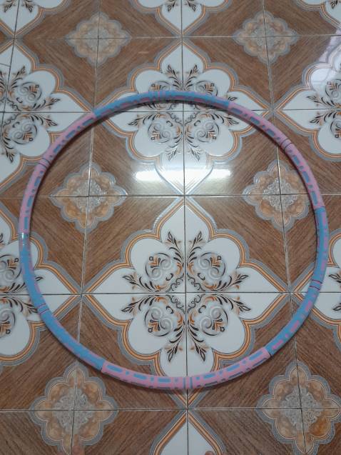 Vòng dễ lắp, dễ tập. Mình chưa tập lắc vòng bao giờ mà tập vài lần đã lắc được ngay. Vòng nhẹ, có bọc mút xốp nên ko bị đau khi tập. Vòng dễ lắp, dễ tập. Mình chưa tập lắc vòng bao giờ mà tập vài lần đã lắc được ngay. Vòng nhẹ, có bọc mút xốp nên ko bị đau khi tập.