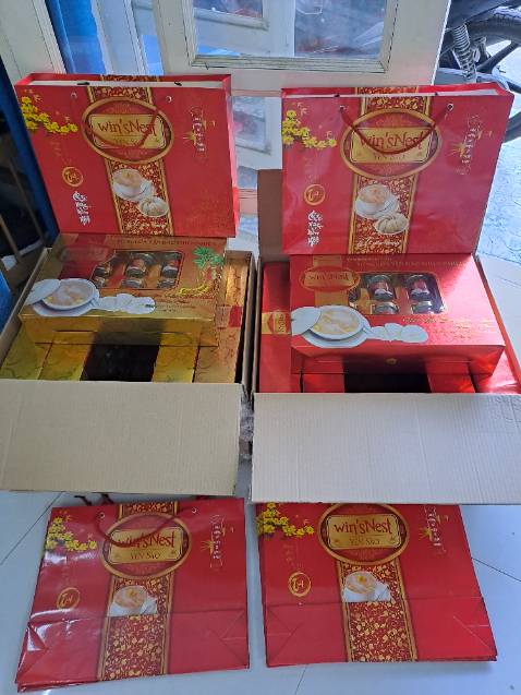 Giao hàng sớm hơn dự kiến. Anh Shipper rất dễ thương. Sản phẩm y hình, nhà bán uy tín. Có kèm theo Túi đựng nữa, thích hộp làm Quà Biếu rất lịch sự. Nhà mình mua 1 lúc 2 combo luôn, loại đường phèn và nhân sâm. Sẽ ủng hộ tiếp tục Shop này.