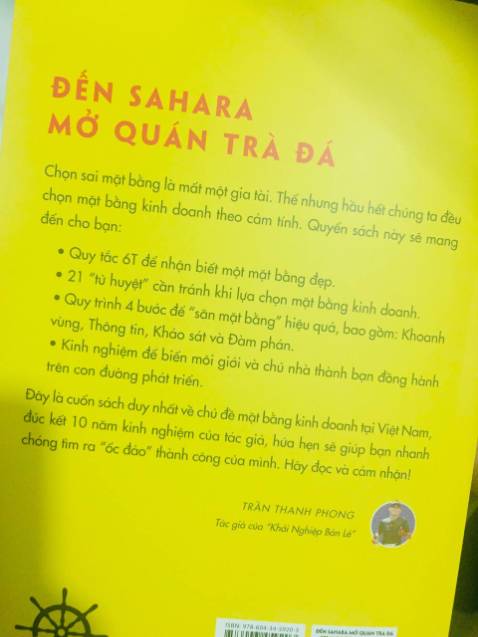 - Về tính chất ứng dụng: Sách viết mang tính thực hành, dễ hiểu, có giải thích cặn kẽ, base trên nền tảng lý thuyết cốt lõi và mang tính actionable. Đọc và có thể thực hành ngay.

- Về hình thức nội dung: Mỗi chương mở đầu và kết chương chuẩn chỉnh. Mở đầu và tóm ý để nhớ nội dung và đồng thời gợi mở nội dung tiếp theo kích thích mong muốn đọc tiếp chương tiếp theo.

- Về chủ đề: Một chủ đề không mới nhưng cái mới ở đây là được rút tỉa và viết thành sách.  Kinh nghiệm hơn 10 năm được đút kết thành nội dung của cuốn sách này.

- Về người nên đọc: Cả những người muốn kinh doanh và đang tìm kiếm mặt bằng cho đến người đầu tư và kinh doanh mặt bằng có thể đọc để làm giàu kiến thức và kinh doanh thuận lợi hơn.

Khuyến đọc!

# Tái nạm: Hi vọng có thời gian để review tiếp sau khi đọc tiếp và hoàn thành quyển sách này.